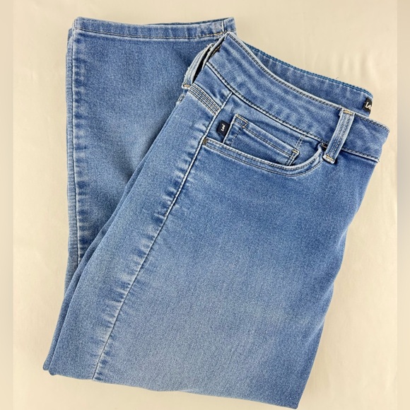 LEE Easy Fit Denim Capri - Picture 3 of 6